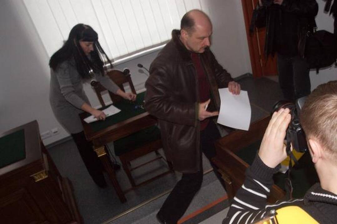Kyšį paėmęs buvęs SAM viceministras paleistas teismo salėje (papildyta)