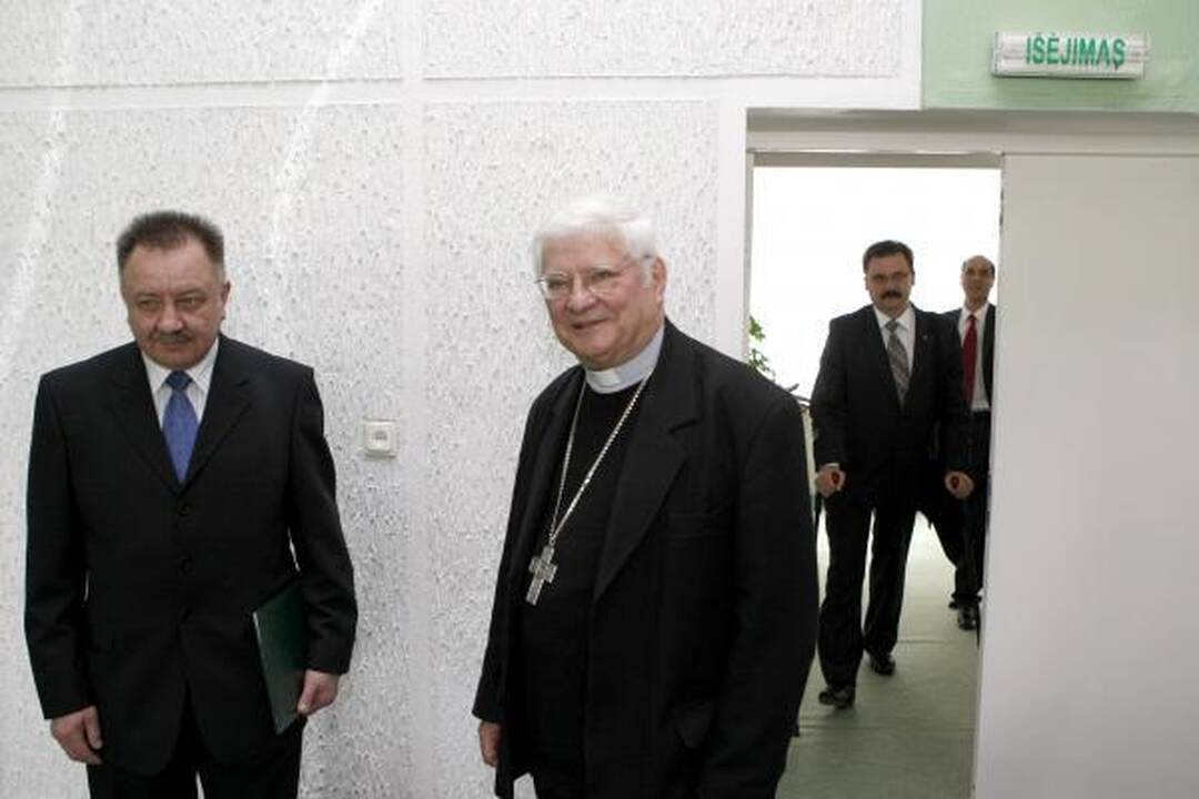 Garbės ženklai - gydytojui ir dvasininkui