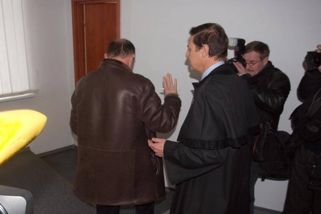 Kyšį paėmęs buvęs SAM viceministras paleistas teismo salėje (papildyta)