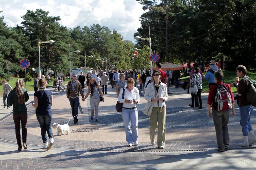 Tūkstančio stalų šventėje poilsiautojų antplūdžio nesulaukta