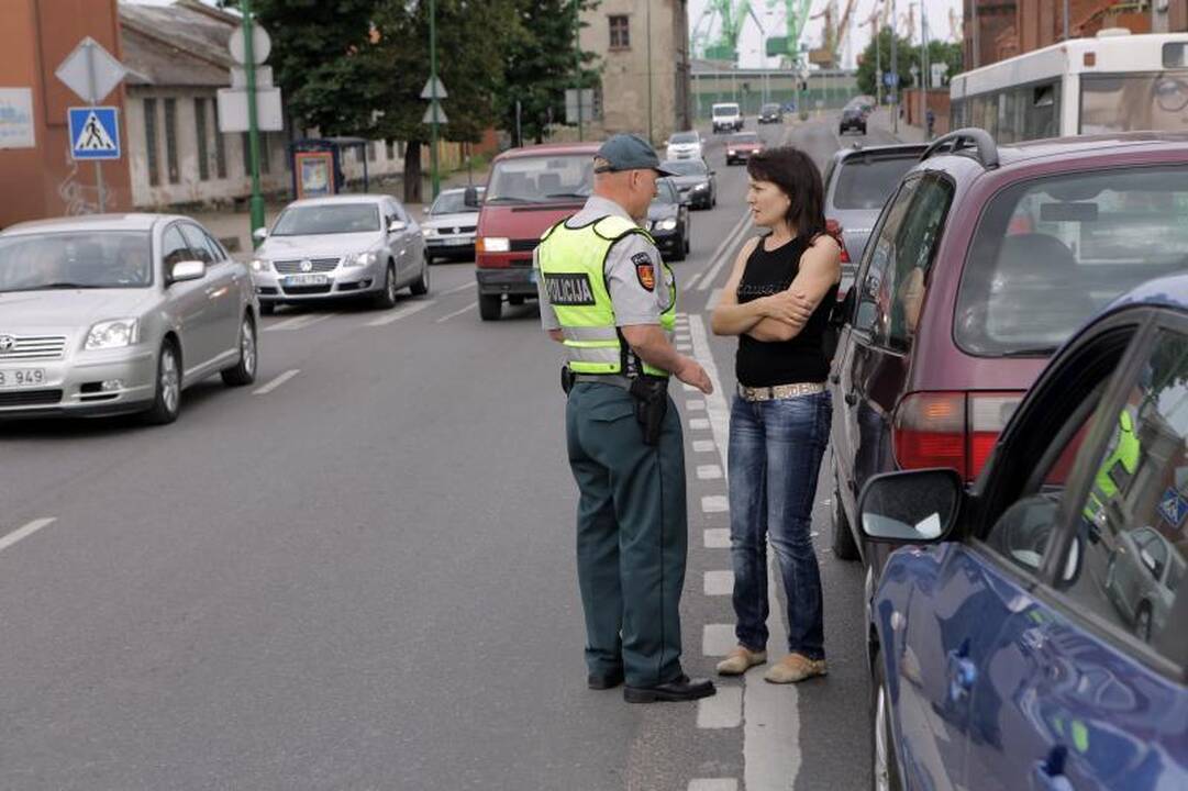 „Pasibučiavę“ keturi automobiliai užkimšo Pilies gatvę