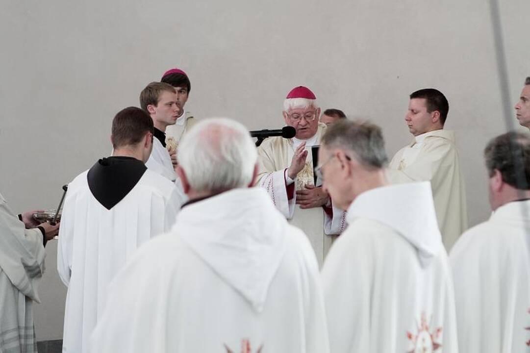 Klaipėdoje vyskupas pašventino onkologijos centro bažnyčią