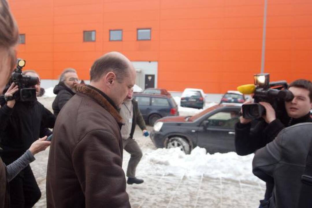 Kyšį paėmęs buvęs SAM viceministras paleistas teismo salėje (papildyta)