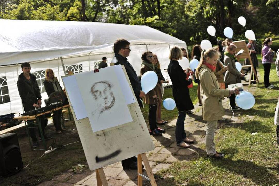 Jaunos autorės knygą pristatė romantiškoje aplinkoje 