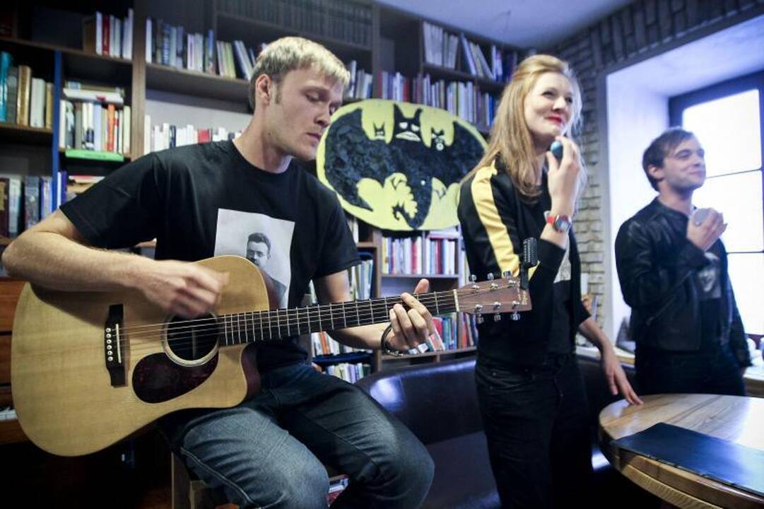 „Liūdni slibinai“ spalvingai pristatė savo naują albumą