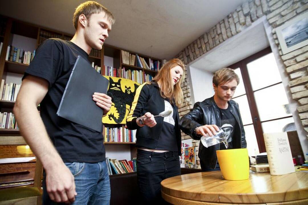 „Liūdni slibinai“ spalvingai pristatė savo naują albumą
