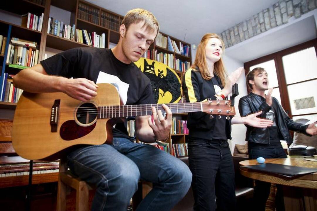 „Liūdni slibinai“ spalvingai pristatė savo naują albumą