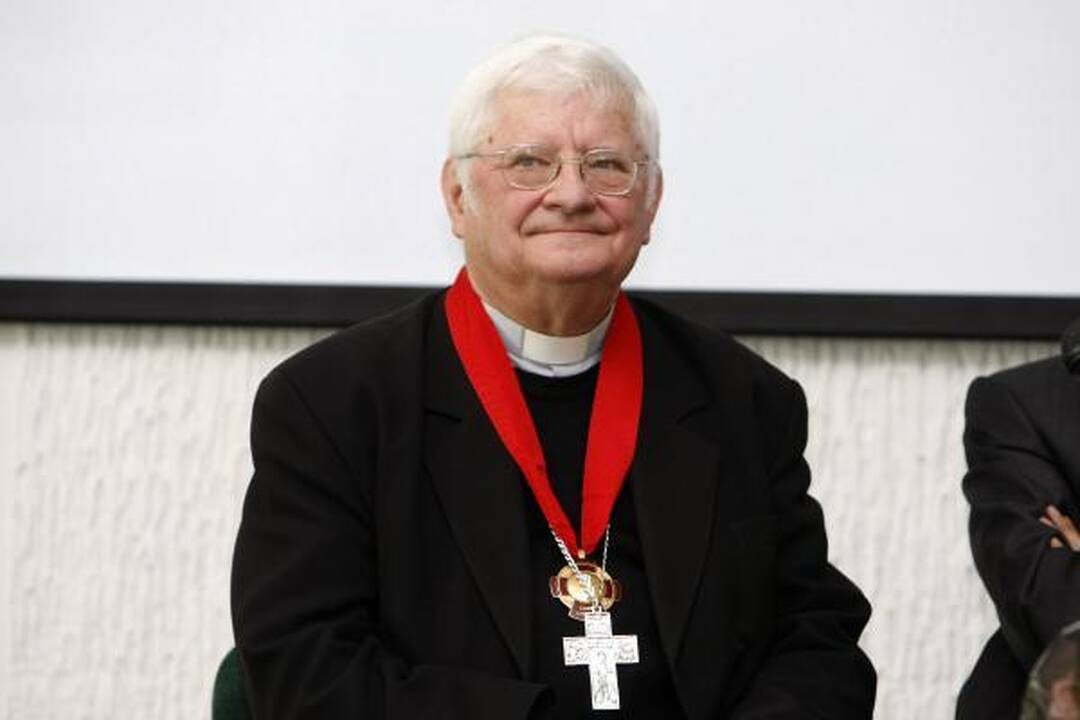 Garbės ženklai - gydytojui ir dvasininkui