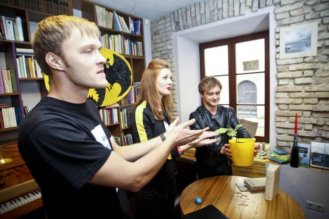 „Liūdni slibinai“ spalvingai pristatė savo naują albumą