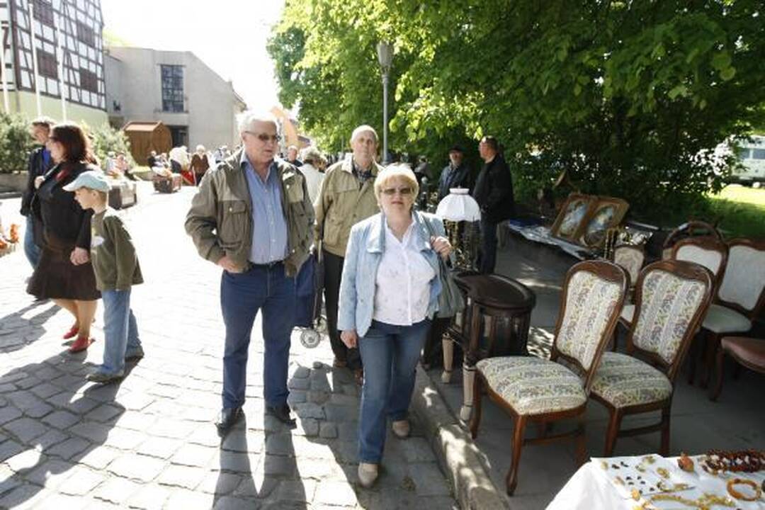 „Blusų turguje“ netrūko nei prekybininkų, nei pirkėjų 