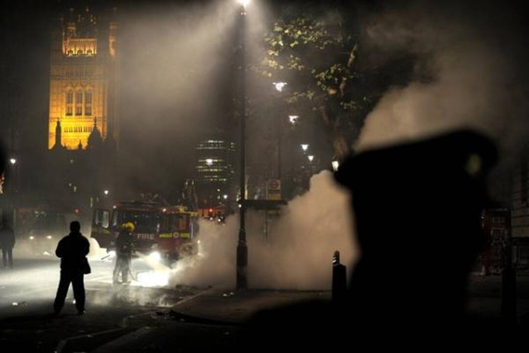 Britanijoje antrąkart dėl mokesčių už mokslą protestuojantys studentai susirėmė su policija
