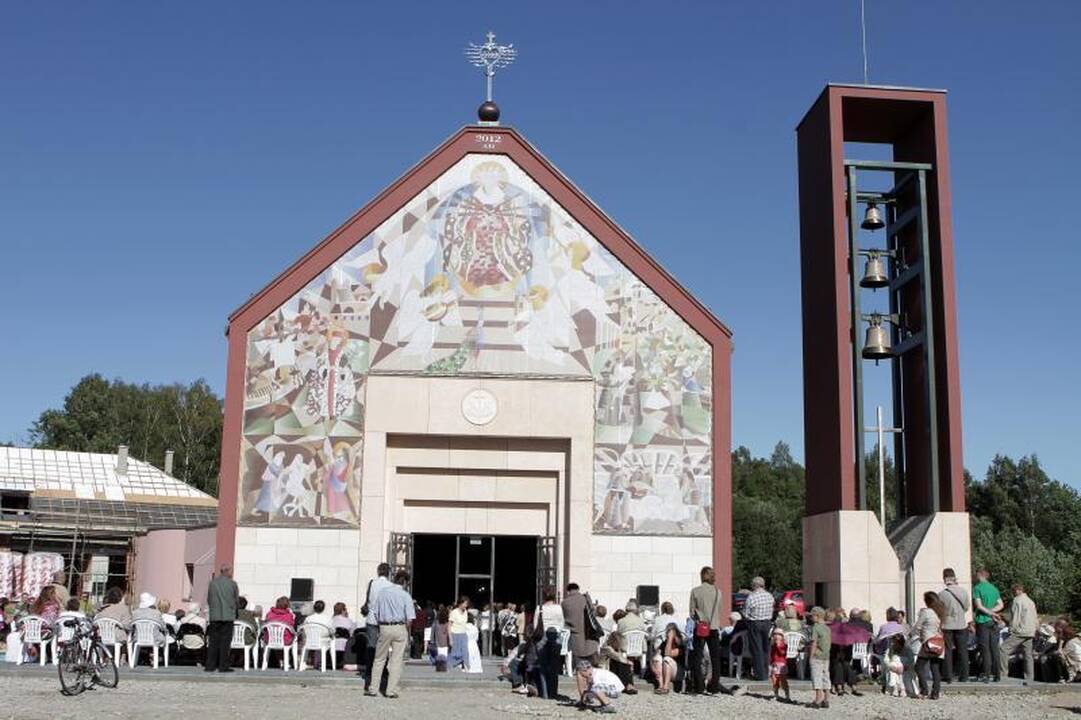 Klaipėdoje vyskupas pašventino onkologijos centro bažnyčią
