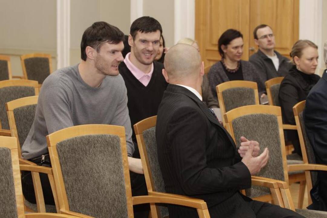 Lietuvos pilietybę gavę dvyniai iš Latvijos apsiverkė