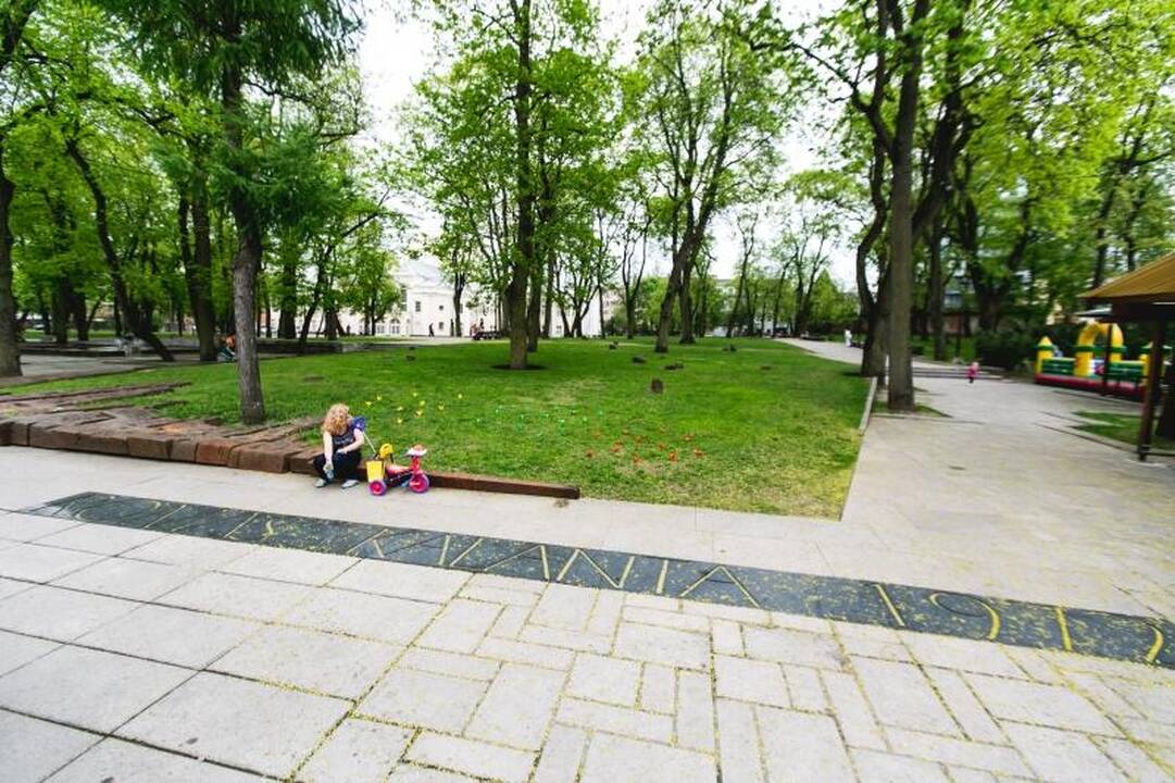 R. Kalantos žūties metinės: skambant roko muzikai vaikai piešė laisvę