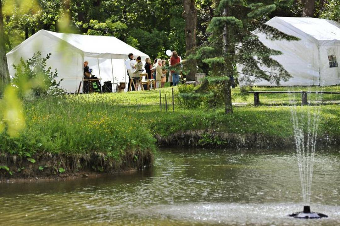 Jaunos autorės knygą pristatė romantiškoje aplinkoje 
