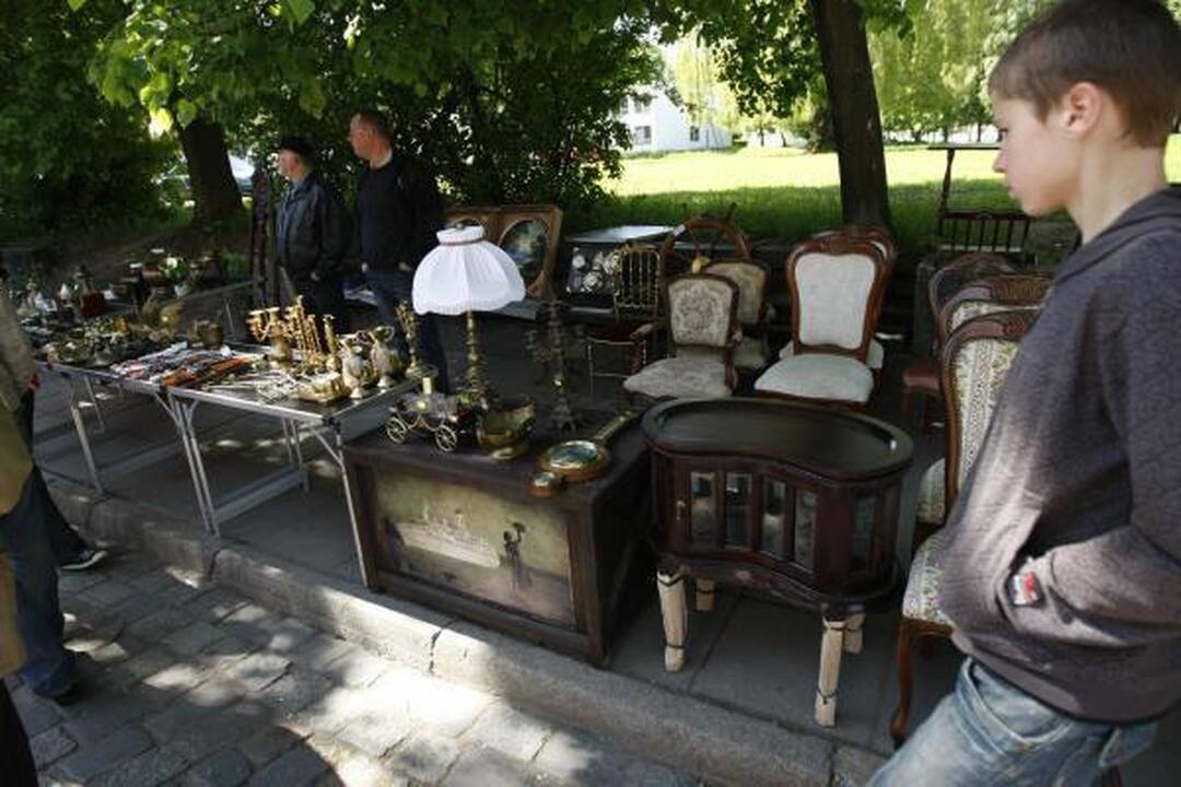 „Blusų turguje“ netrūko nei prekybininkų, nei pirkėjų 