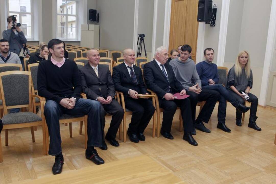 Lietuvos pilietybę gavę dvyniai iš Latvijos apsiverkė