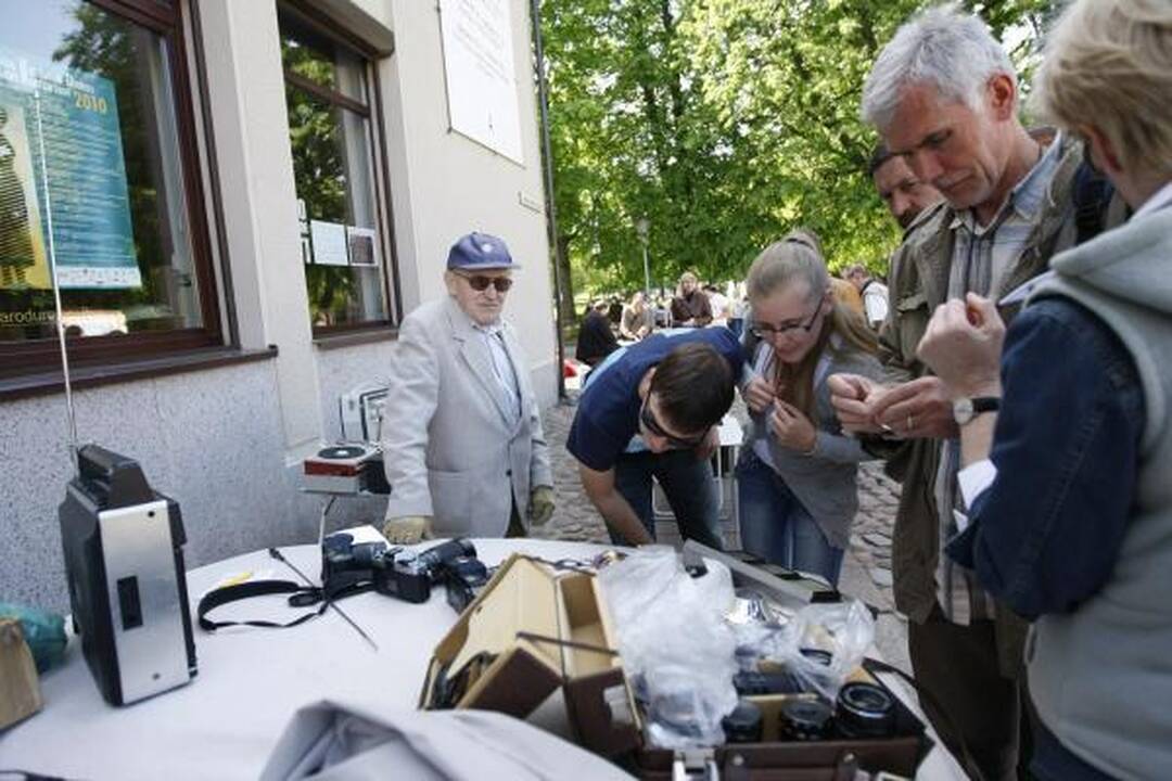 „Blusų turguje“ netrūko nei prekybininkų, nei pirkėjų 