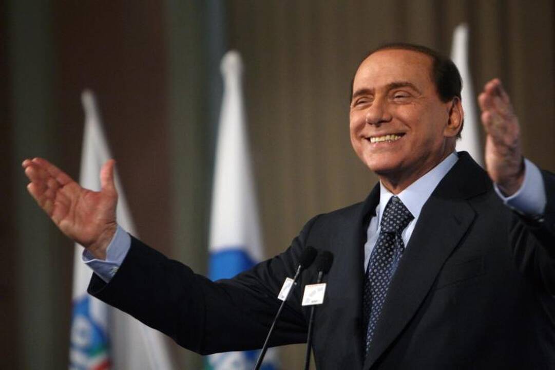 S. Berlusconi rengė sąmokslą nužudyti Kadhafi, rašo Italijos spauda