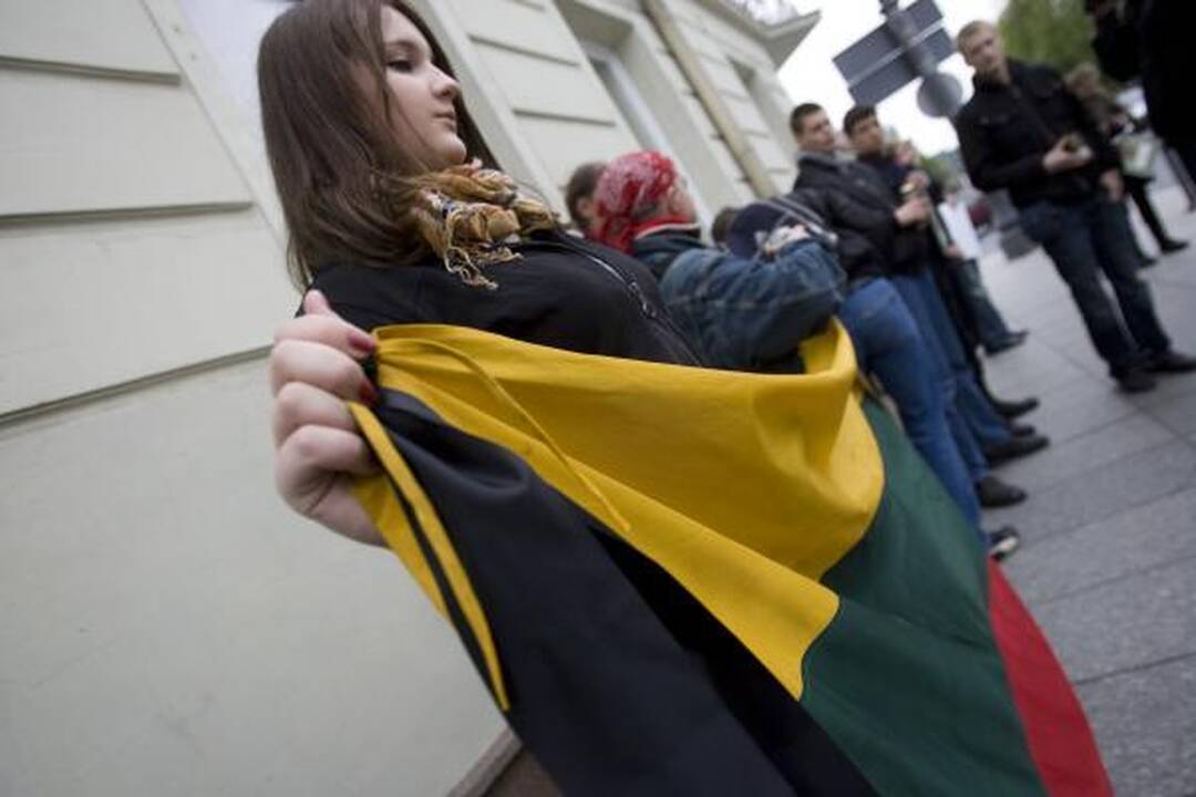 Veteranų eitynes Vilniuje lydėjo priešiški šūkiai (papildyta 15.50 val.)