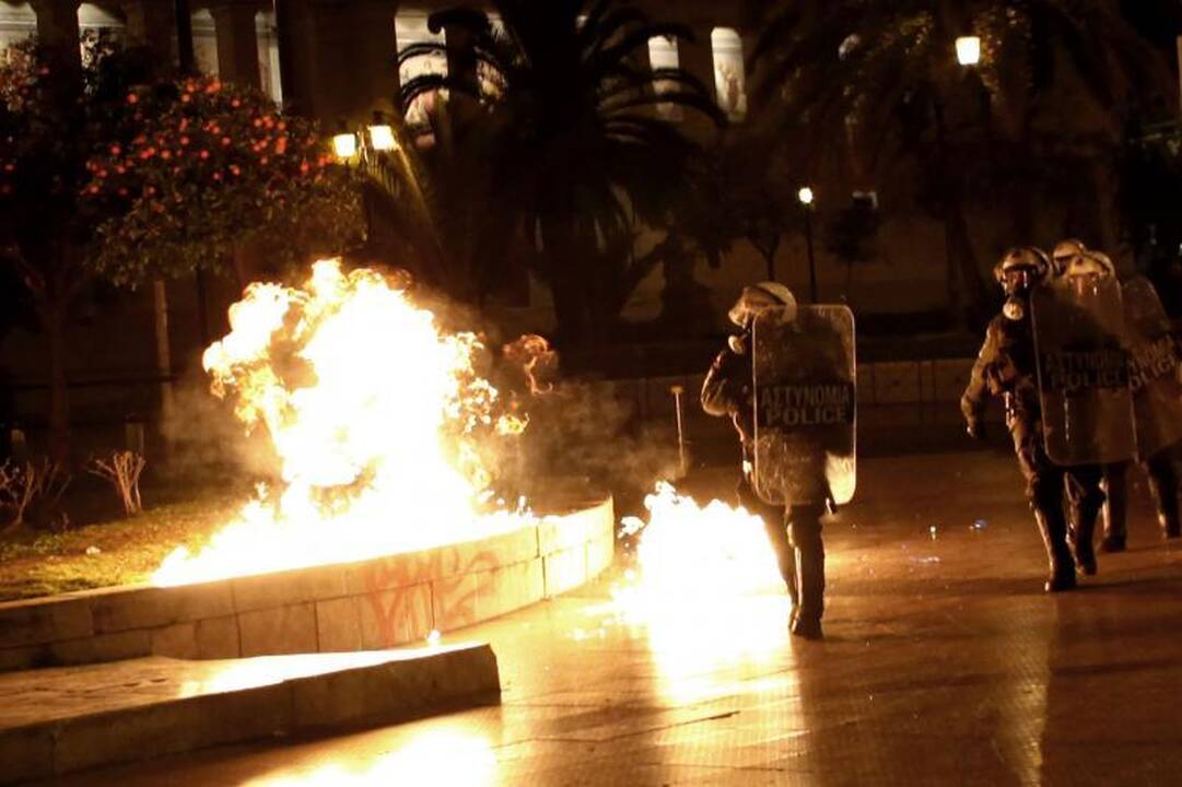 Euro zonos finansų vadovų susitikimo išvakarėse - protestai Graikijoje