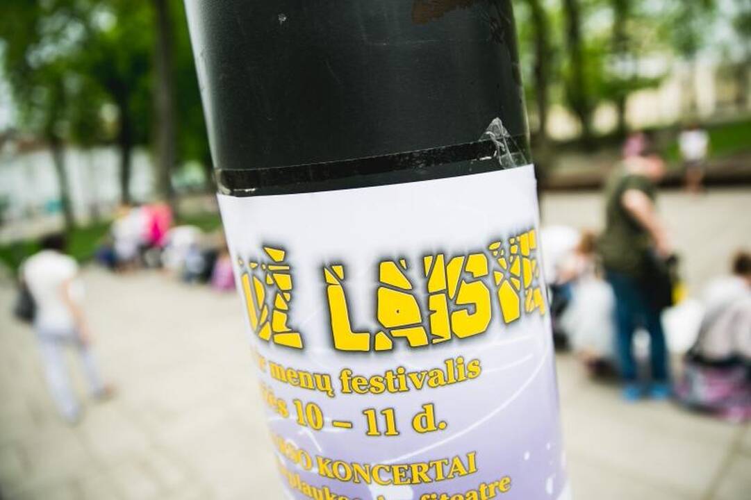 R. Kalantos žūties metinės: skambant roko muzikai vaikai piešė laisvę