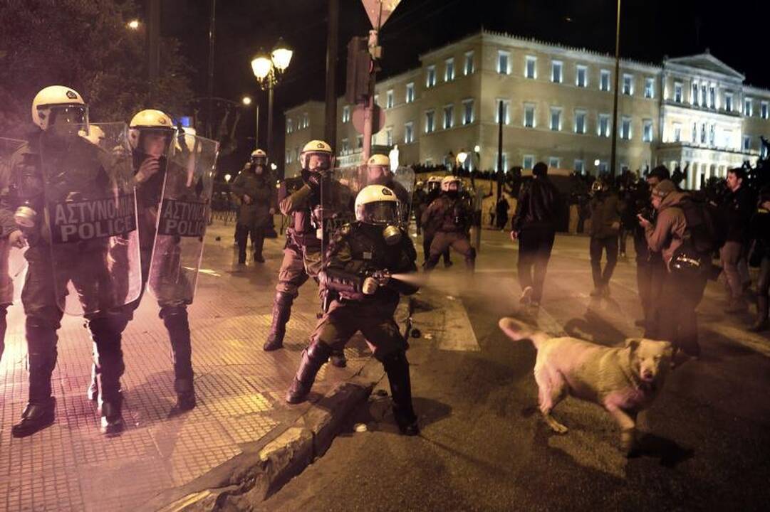 Euro zonos finansų vadovų susitikimo išvakarėse - protestai Graikijoje