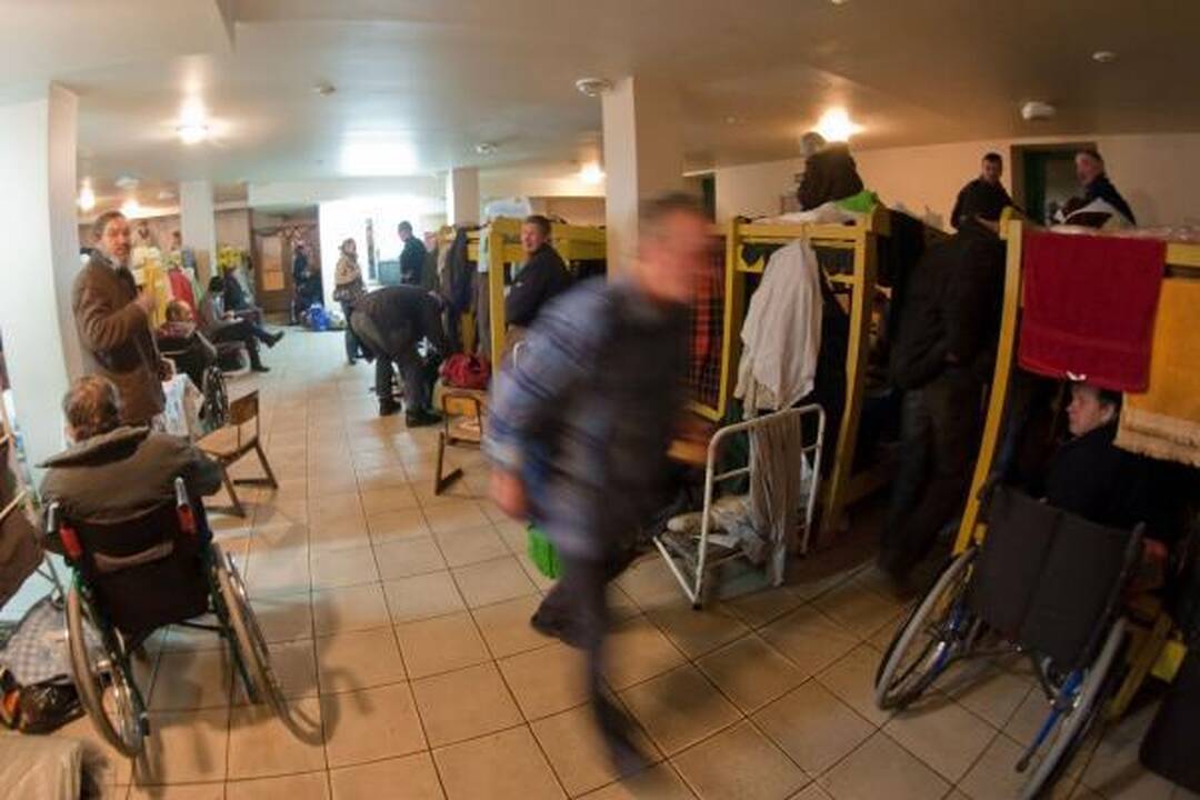 Sostinės nakvynės namai per šalčius benamius glaus visą parą