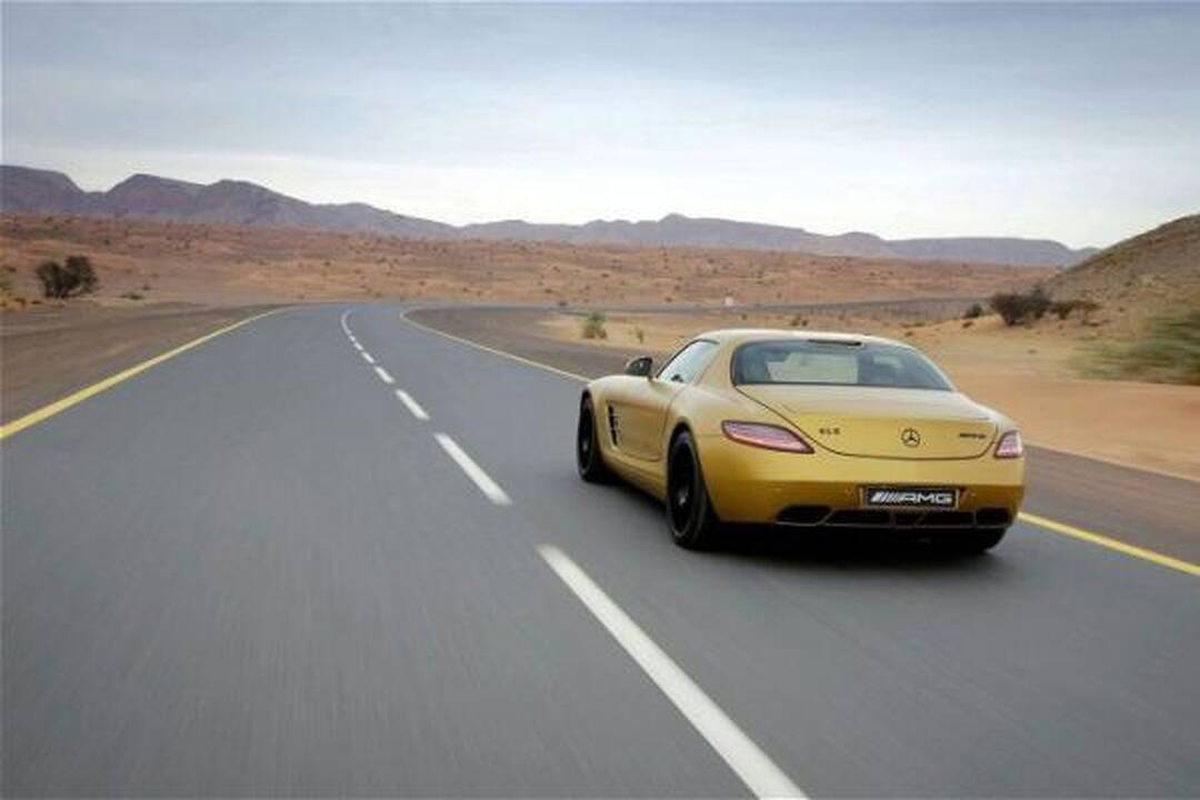 Į Dubajų - du prabangūs „Mercedes“ 