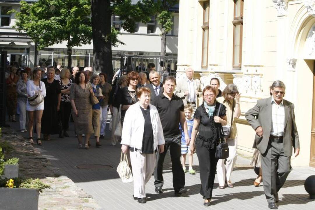 Rašytojas R.Černiauskas išlydėtas amžinybėn