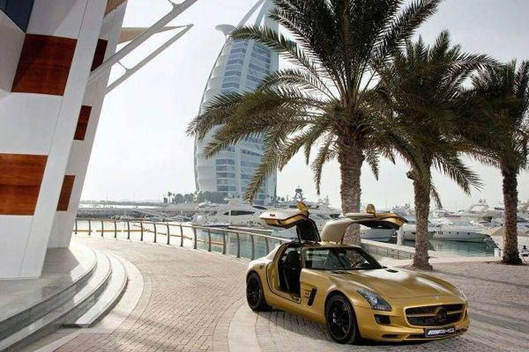 Į Dubajų - du prabangūs „Mercedes“ 