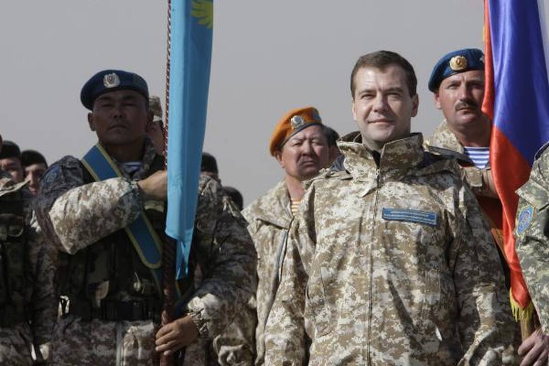Prasidėjo rusų vadovaujami kariniai manevrai