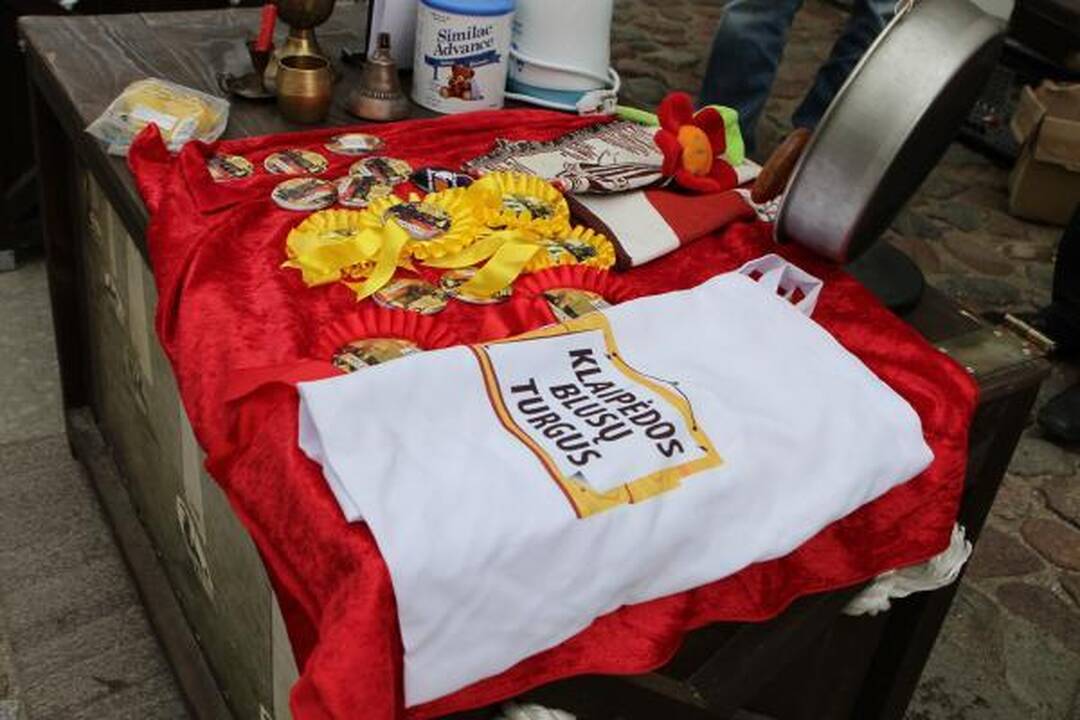 Blusų turguje pardavinėjo ir bombą