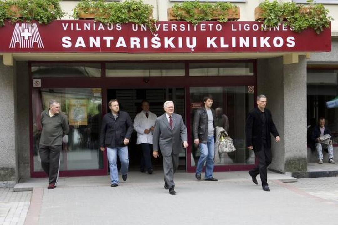 Prezidentas V.Adamkus grįžo namo