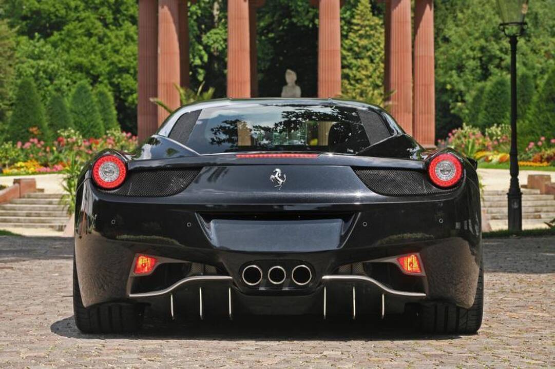 „Ferrari“, kurio stogas spindi kaip veidrodis