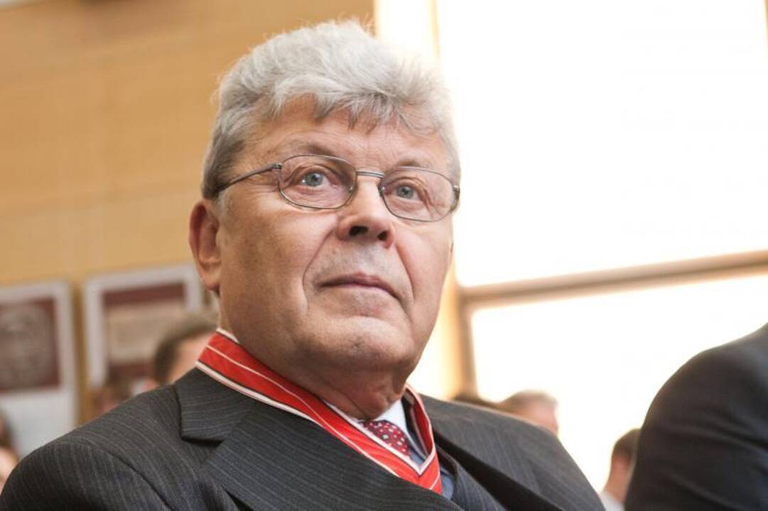 Apdovanoti Lietuvos diplomatijai nusipelnę asmenys