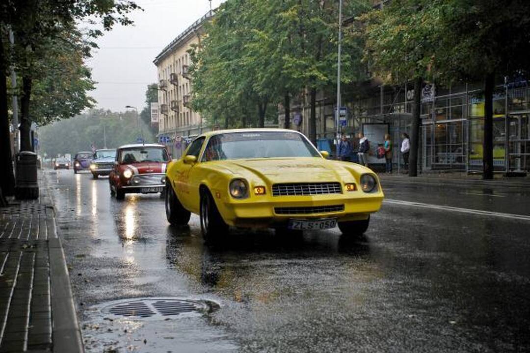 Senoviniai automobiliai Klaipėdoje palydėjo vasarą
