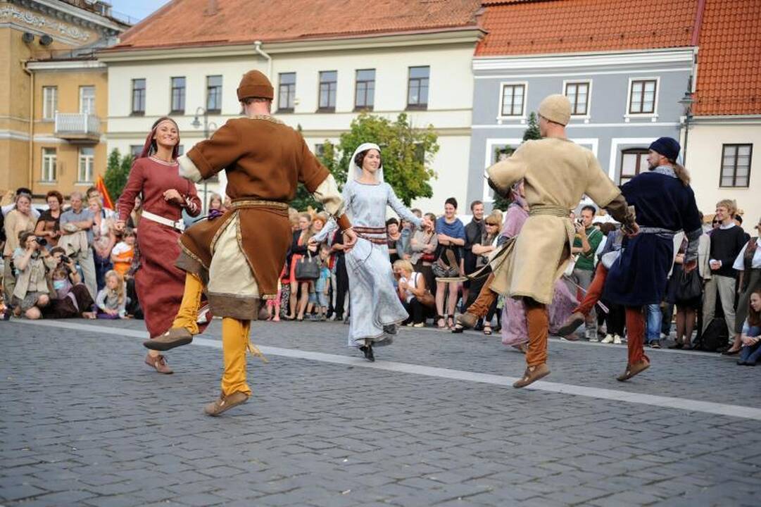 Šv.Baltramiejaus mugę sostinėje vainikavo baltarusių pasirodymas