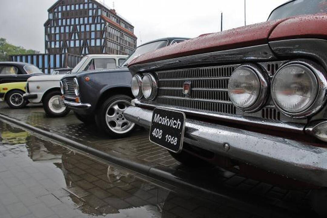 Senoviniai automobiliai Klaipėdoje palydėjo vasarą