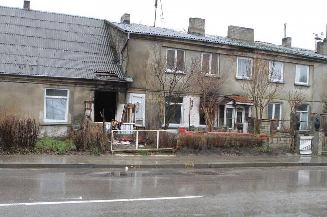Uostamiesčio Kretingos gatvėje gaisras nusiaubė butą