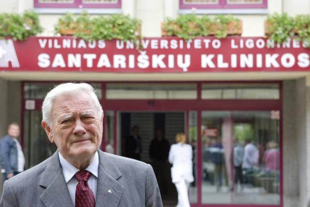 Prezidentas V.Adamkus grįžo namo