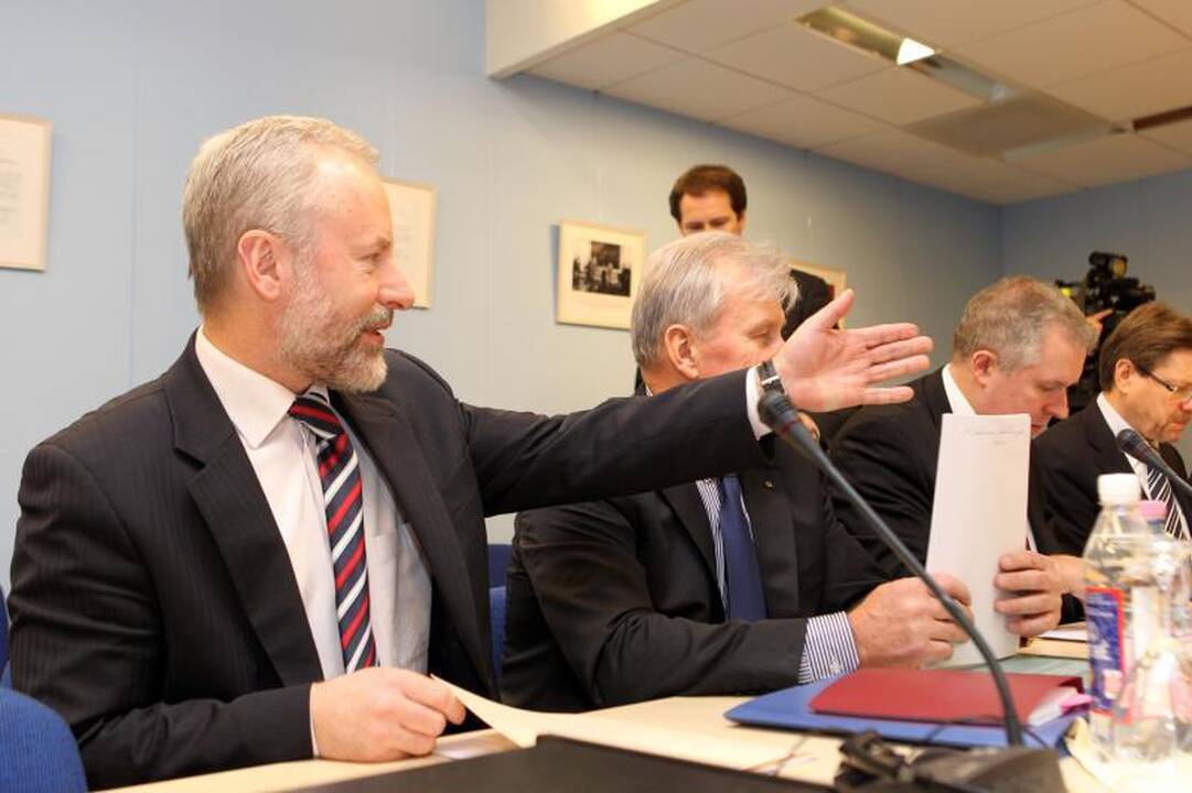 Laikinoji „Snoro“ komisija apklaus krūvą pareigūnų