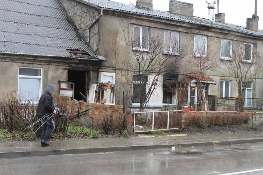 Uostamiesčio Kretingos gatvėje gaisras nusiaubė butą
