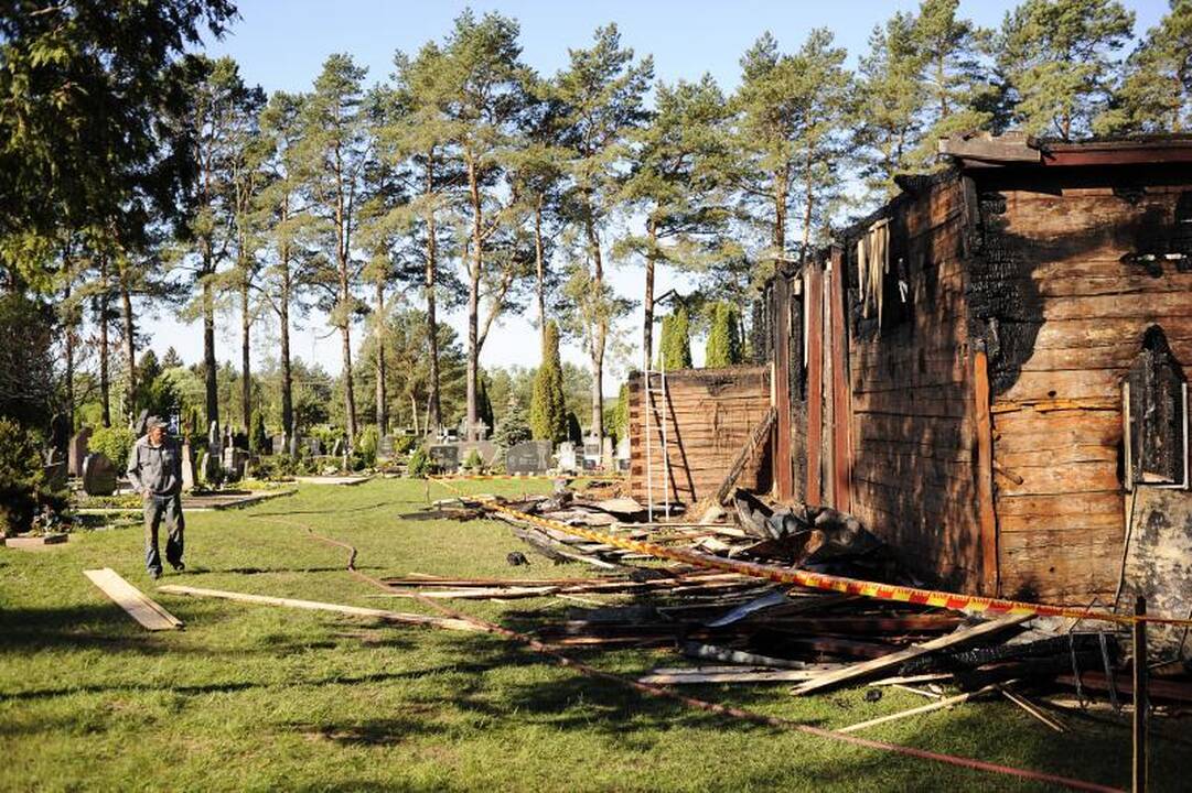 Paštuvos bažnyčios gaisras: gyventojai rauda ir ieško kaltininkų