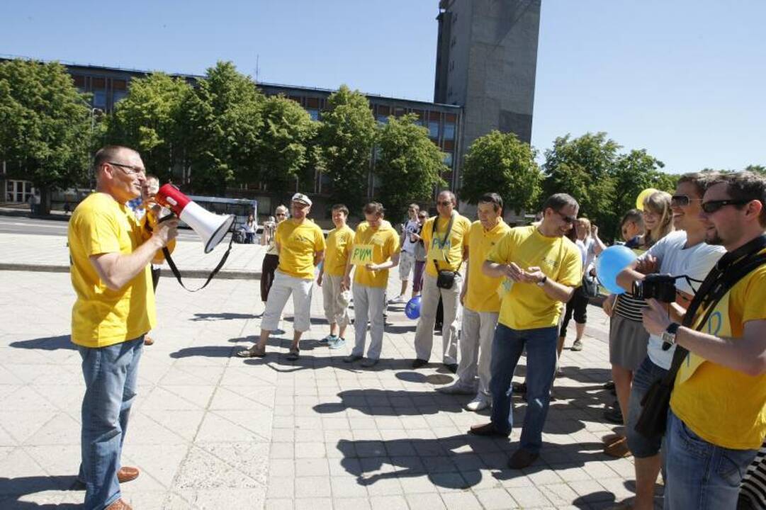 Politikai šventė laisvę nuo mokesčių