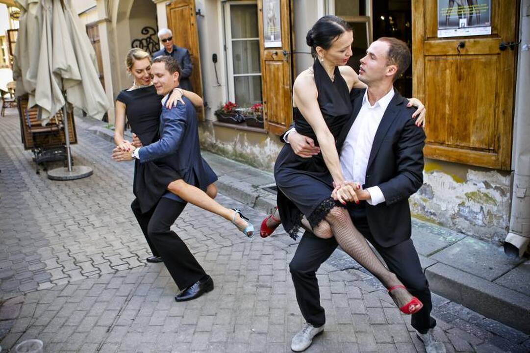 „Tango Salon“ – apie moters grožį ir pastangas suvilioti vyrą 