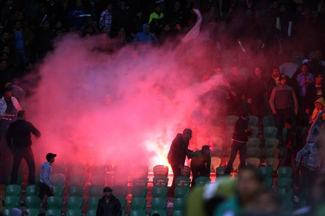 Egipte per futbolo aistruolių riaušes žuvo mažiausiai 74 žmonės