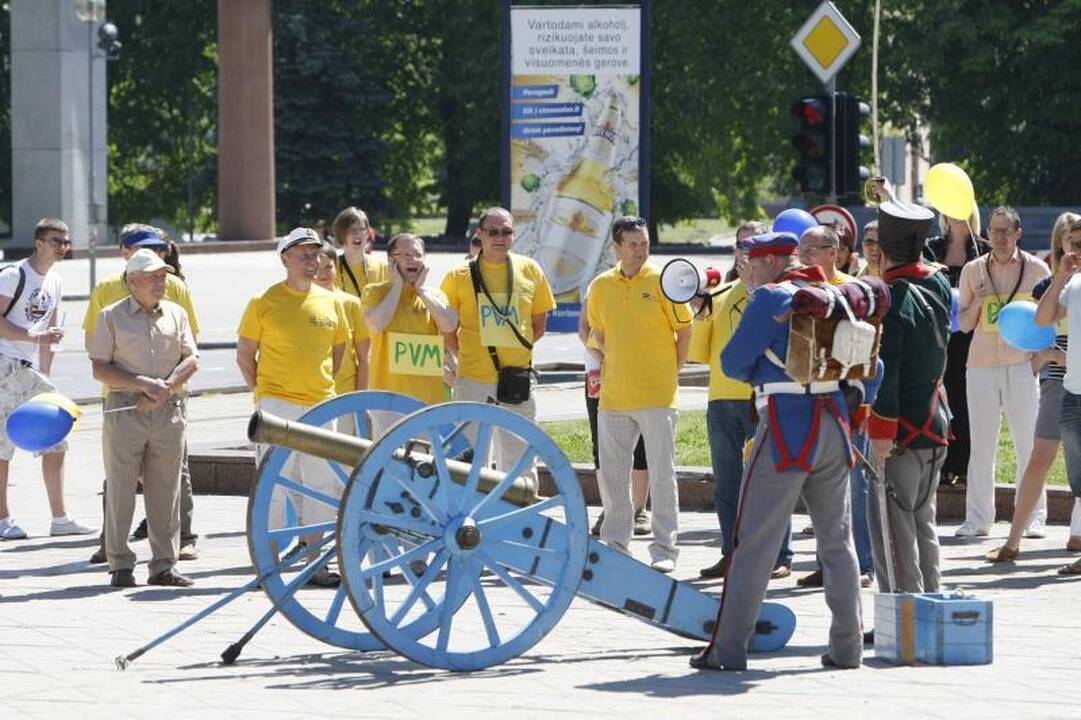 Politikai šventė laisvę nuo mokesčių