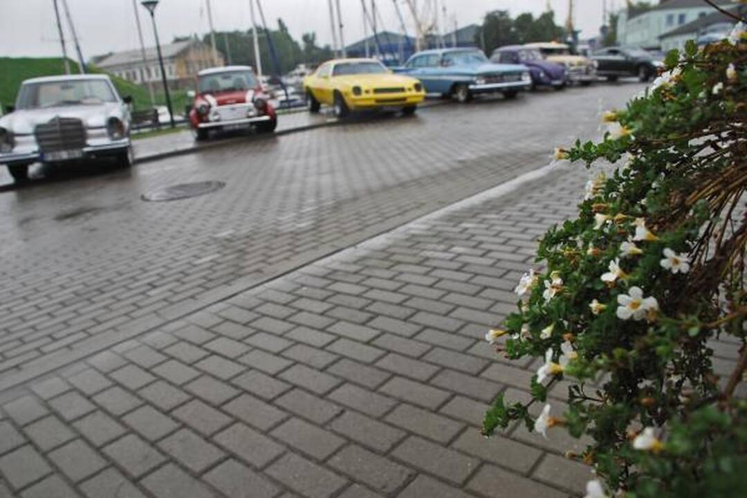 Senoviniai automobiliai Klaipėdoje palydėjo vasarą