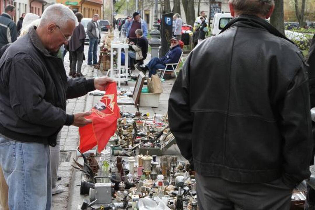 Blusų turguje pardavinėjo ir bombą